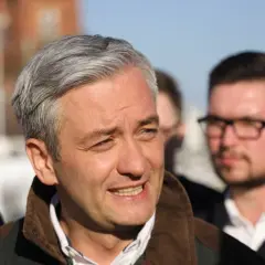 Biedroń ile ma lat? Zaskakujące fakty o jego życiu i karierze