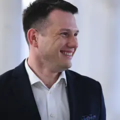 Jaką firmę ma Mentzen? Odkryj działalności i usługi Sławomira Mentzena