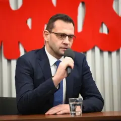 Solidarność: lewica czy prawica? Odkryj polityczne dylematy ruchu