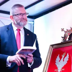 Kim jest Grzegorz Braun? Zaskakujące fakty o jego pochodzeniu