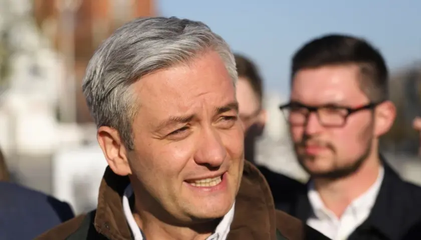 Biedroń ile ma lat? Zaskakujące fakty o jego życiu i karierze