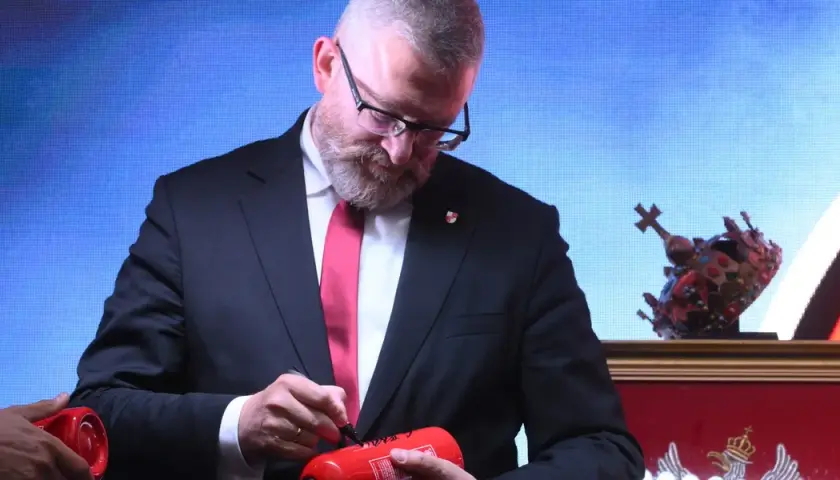 Grzegorz Braun kto to? Kontrowersje i poglądy polityczne w pigułce