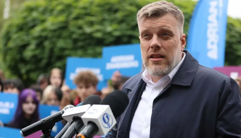 Kim jest Adrian Zandberg i co planuje dla Polski w przyszłości?