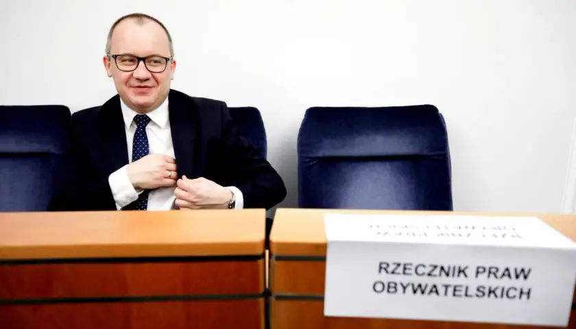 Demokracja hybrydowa: Jak wpływa na stabilność polityczną i opozycję
