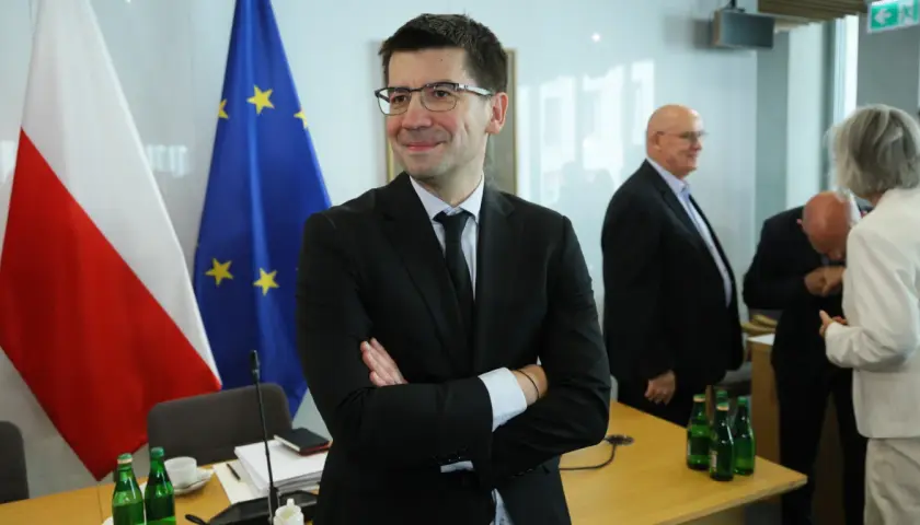 Kto jest marszałkiem sejmu i senatu? Poznaj ich ważne role i zadania