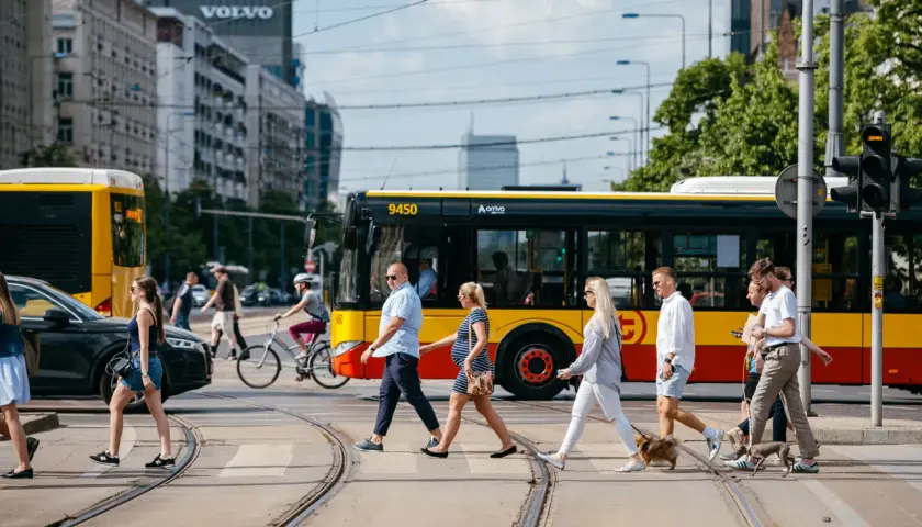 Jak dojechać do sejmu? Sprawdź najlepsze opcje transportu w Warszawie