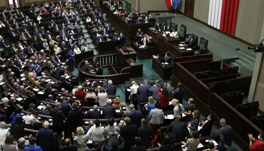 Ile posłów ma zjednoczona prawica? Zaskakujące fakty o Sejmie